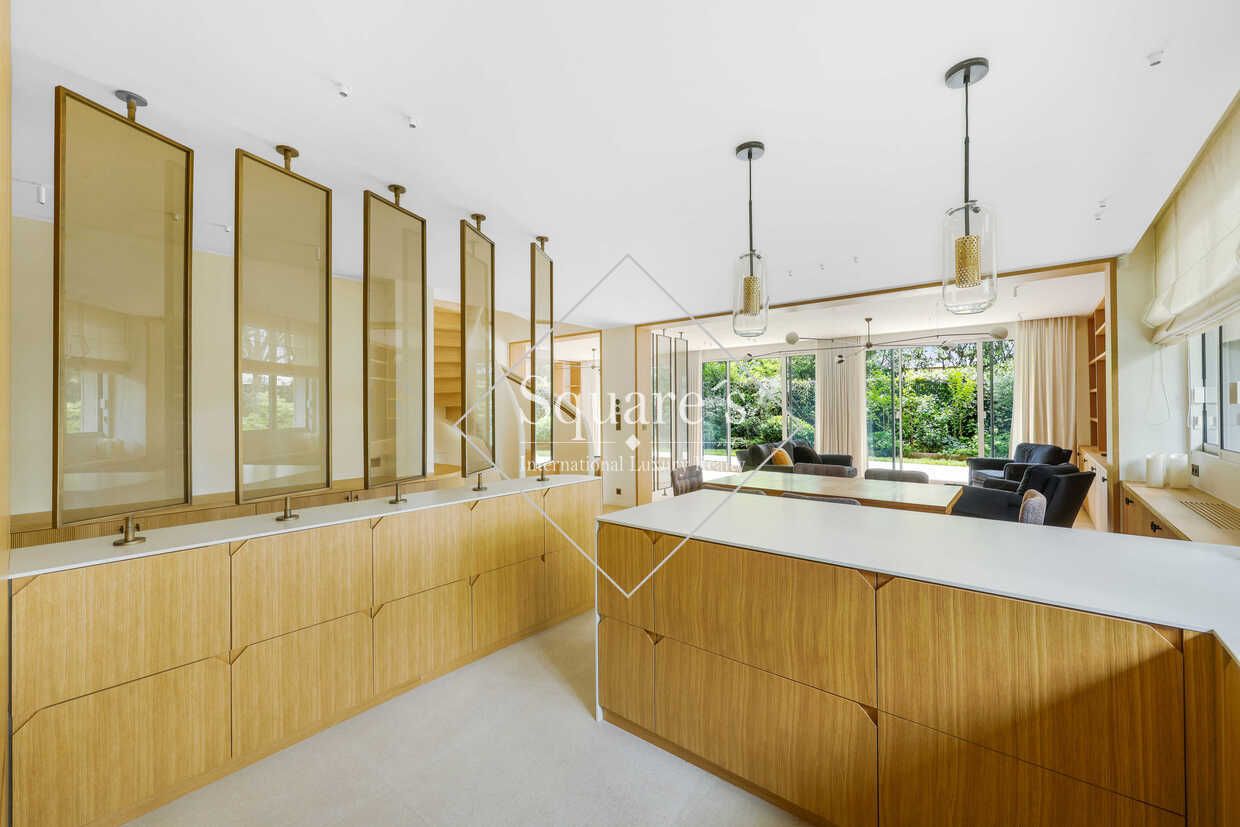 apartment 7 Rooms for sale on Neuilly-sur-Seine (92200)