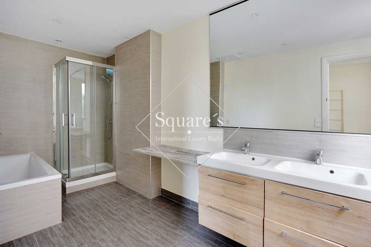 apartment 7 Rooms for sale on Neuilly-sur-Seine (92200)
