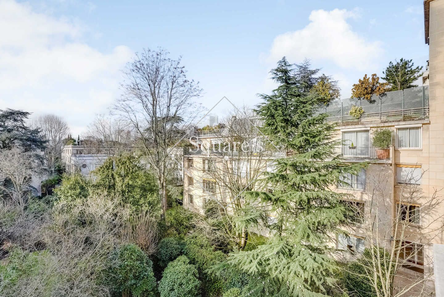 apartment 5 Rooms for sale on Neuilly-sur-Seine (92200)