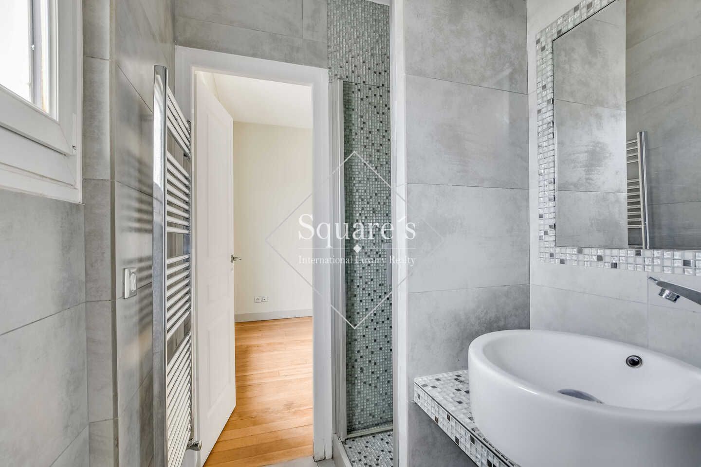 apartment 5 Rooms for sale on Neuilly-sur-Seine (92200)