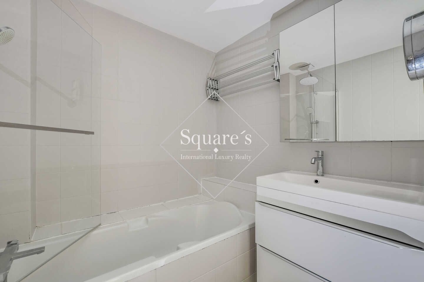 apartment 5 Rooms for sale on Neuilly-sur-Seine (92200)
