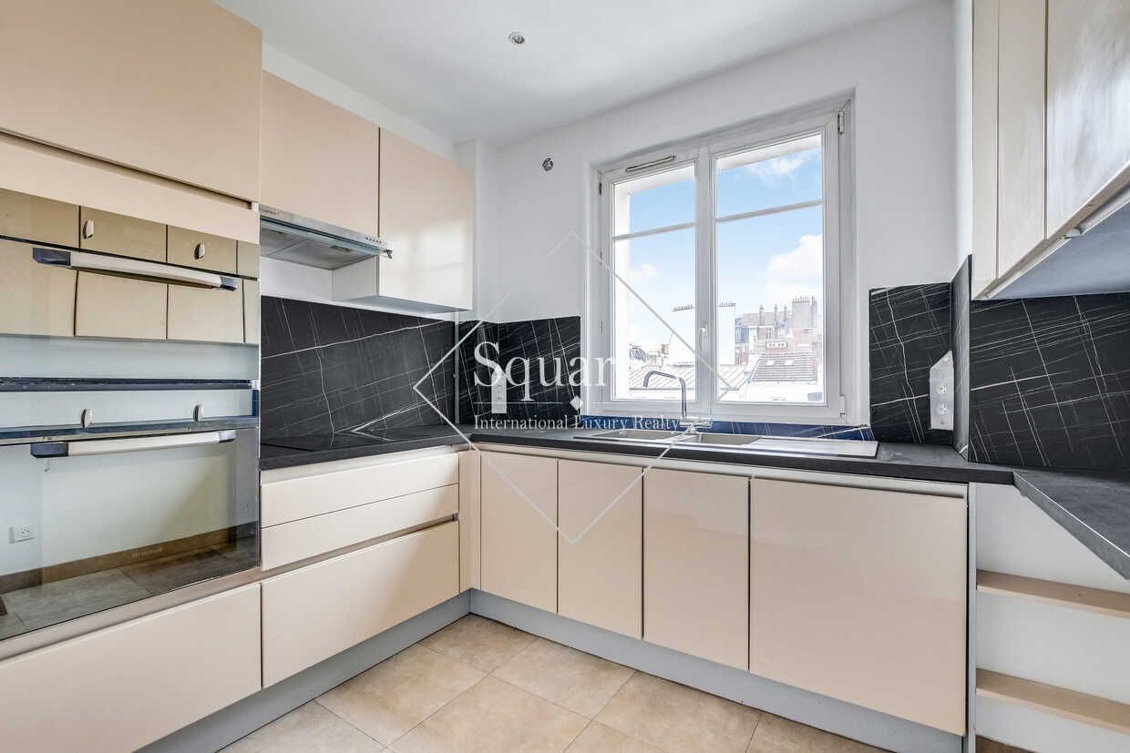 apartment 5 Rooms for sale on Neuilly-sur-Seine (92200)