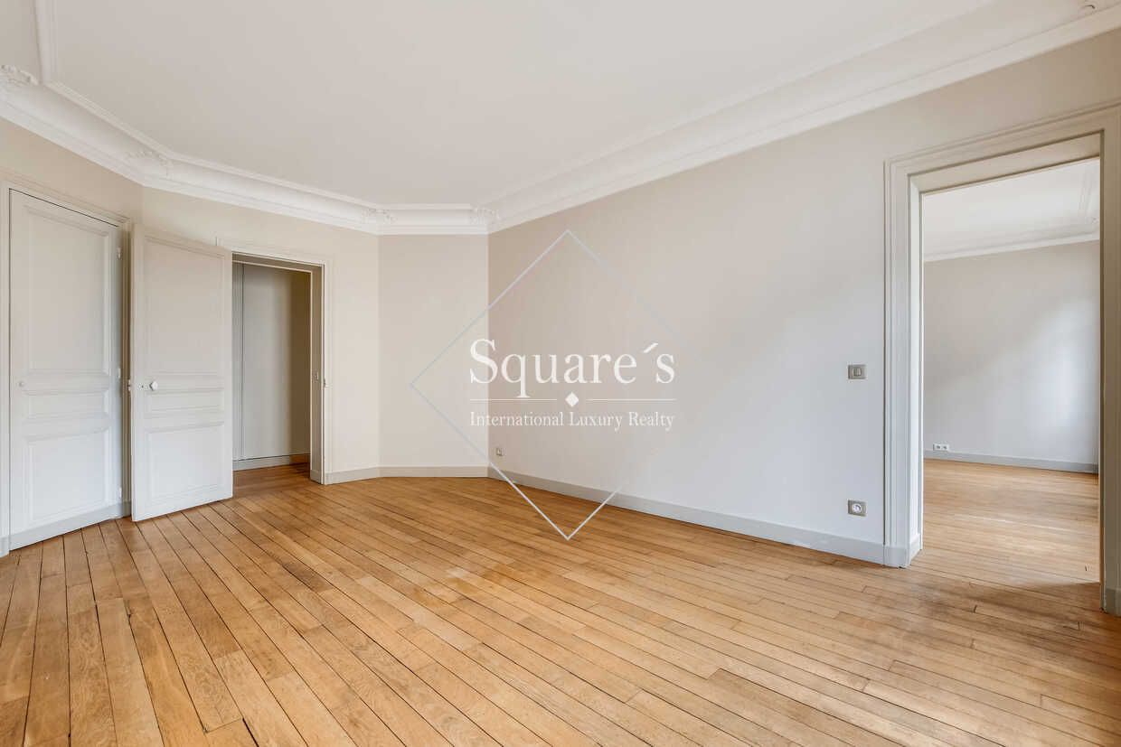 apartment 5 Rooms for sale on Neuilly-sur-Seine (92200)