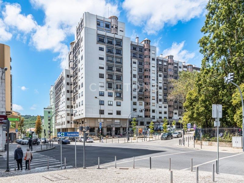 apartment 7 Rooms for sale on Lisboa (1500)