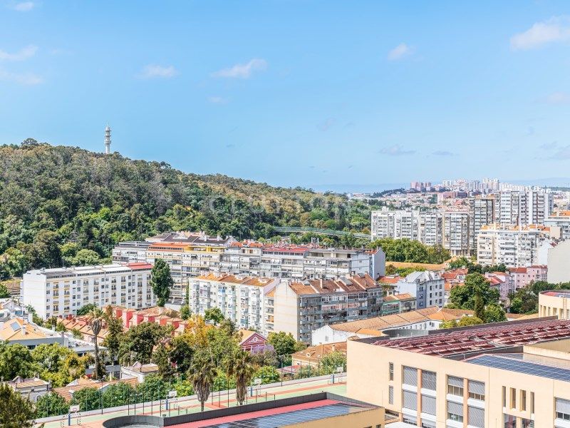 apartment 7 Rooms for sale on Lisboa (1500)