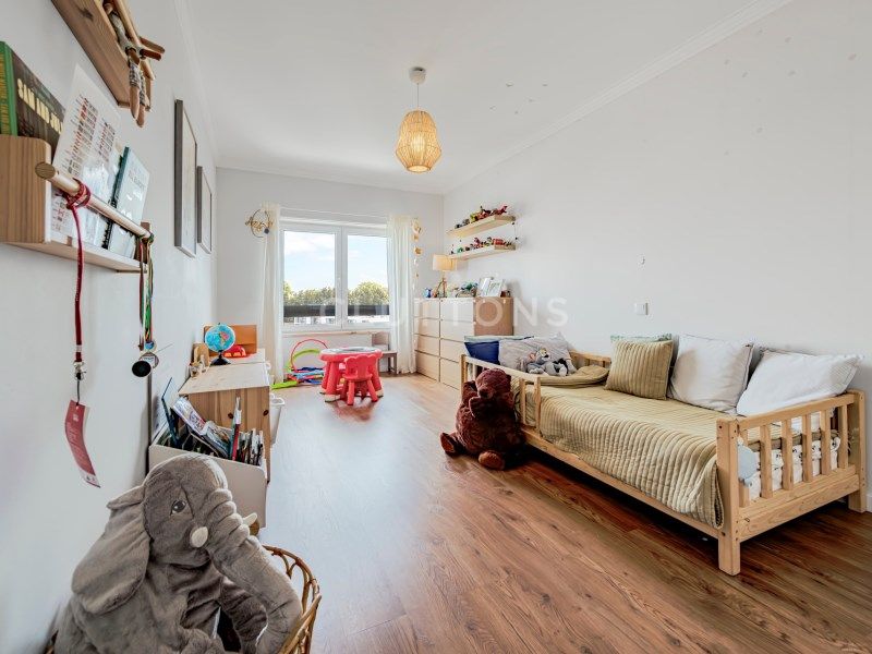 apartment 7 Rooms for sale on Lisboa (1500)