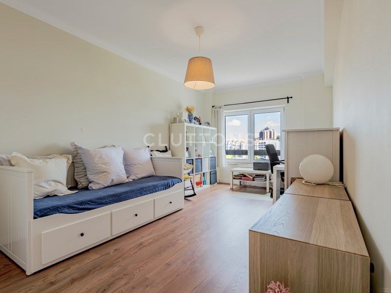 apartment 7 Rooms for sale on Lisboa (1500)