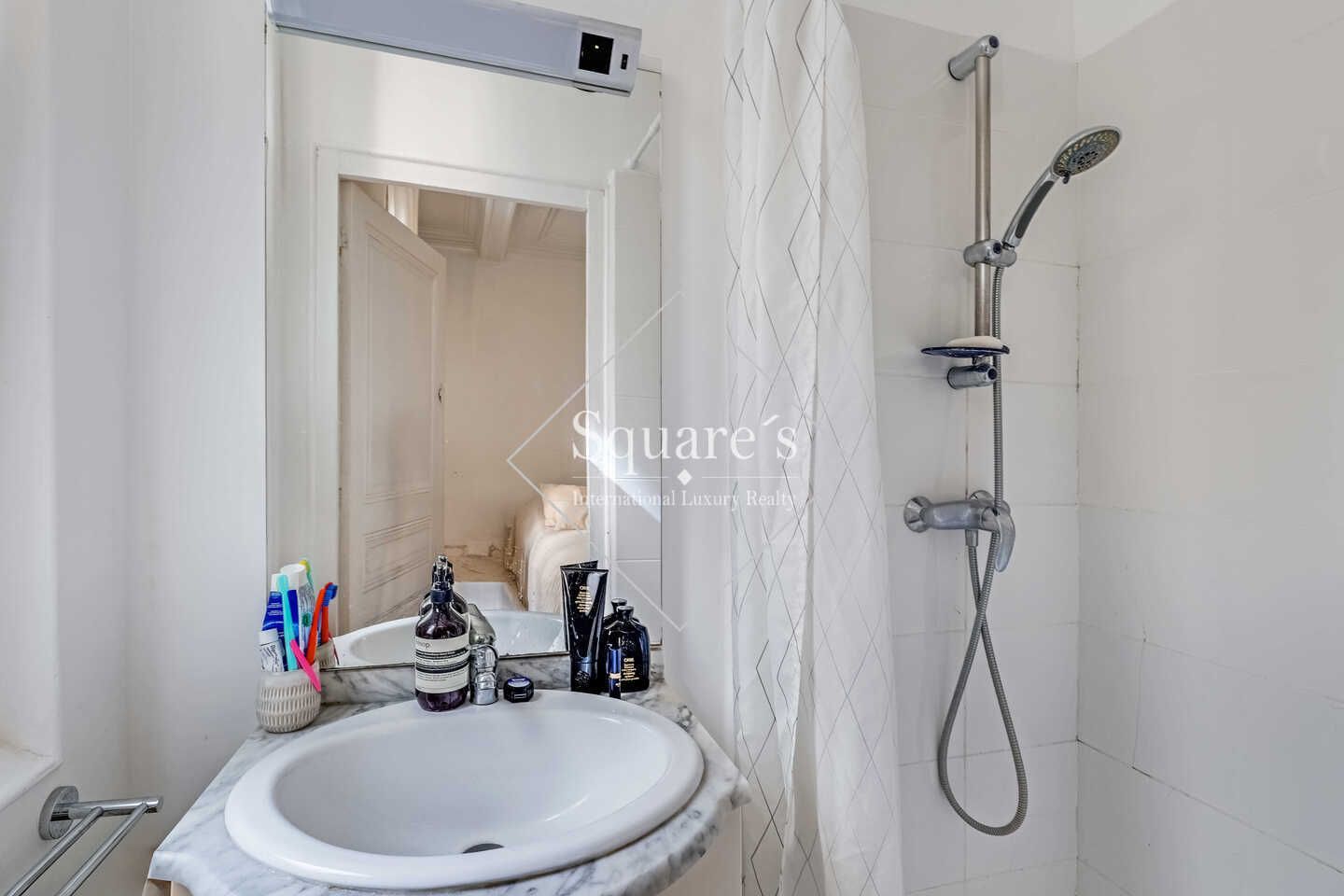 apartment 5 Rooms for sale on Paris 7ème (75007)