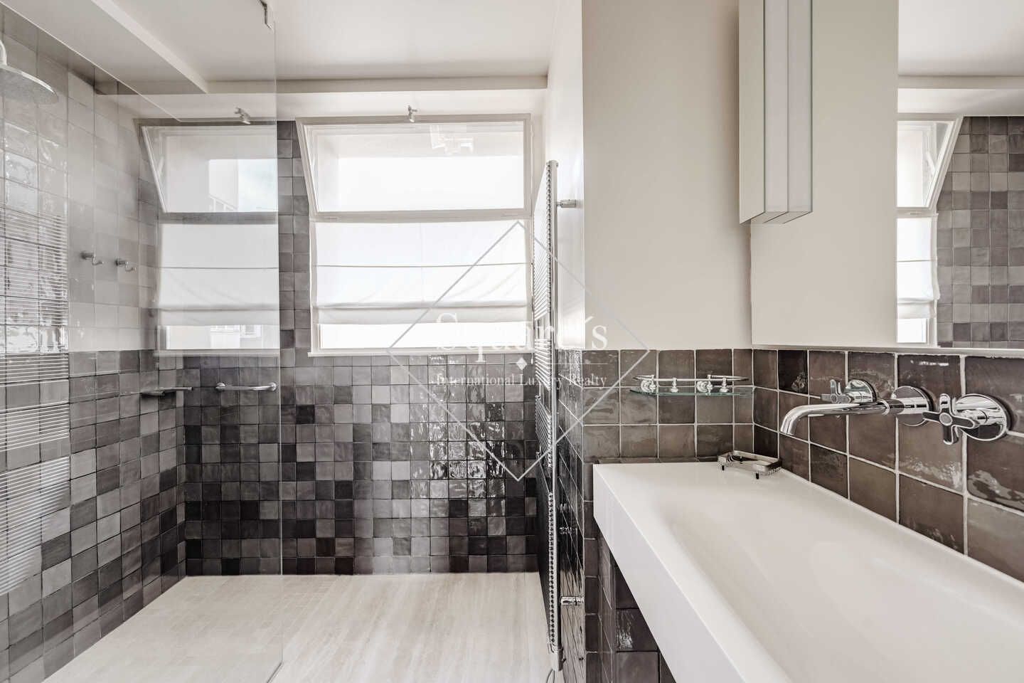apartment 5 Rooms for sale on Paris 16ème (75016)