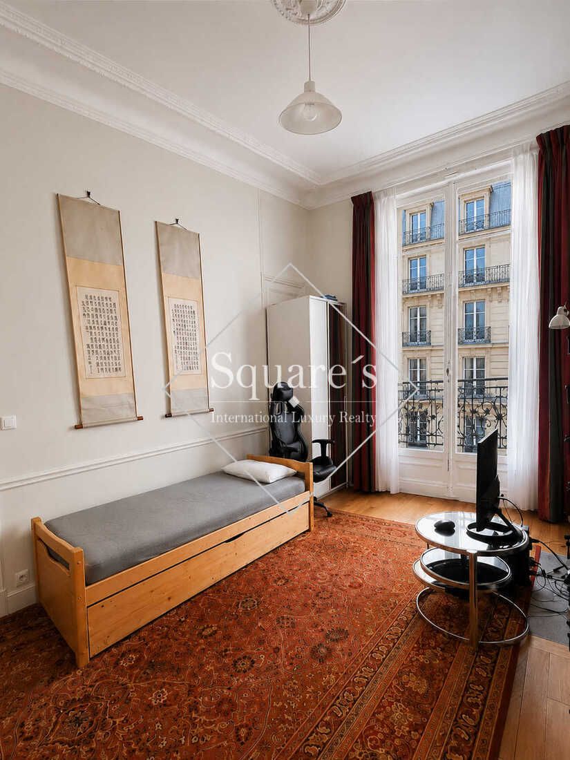 apartment 5 Rooms for sale on Paris 17ème (75017)
