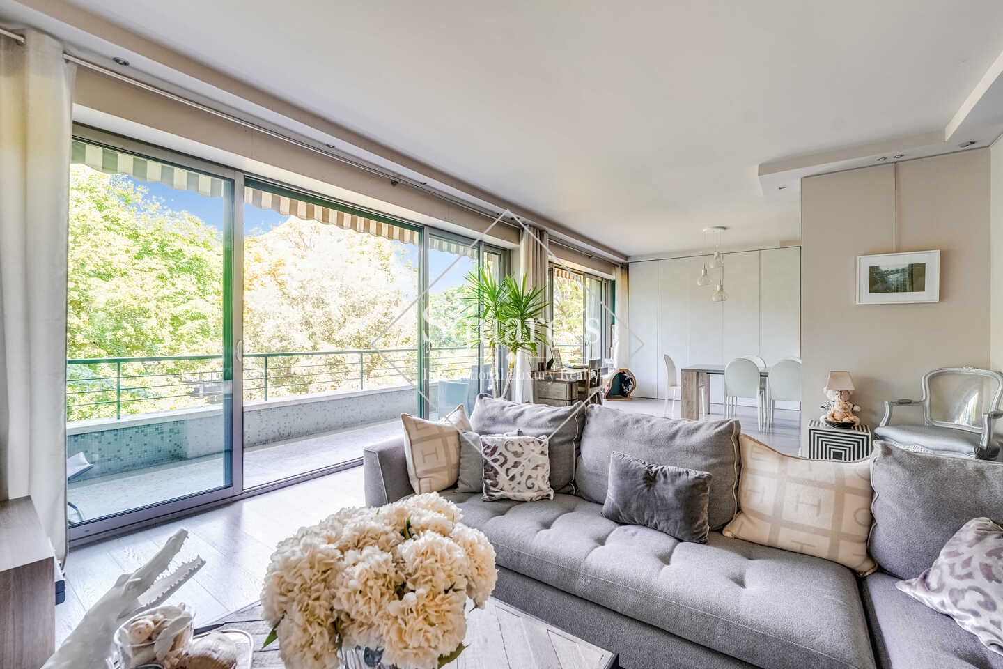 apartment 6 Rooms for sale on Neuilly-sur-Seine (92200)