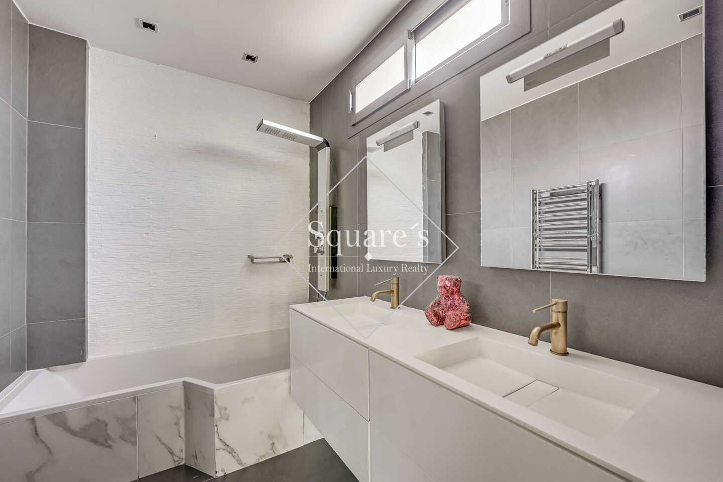 apartment 6 Rooms for sale on Neuilly-sur-Seine (92200)