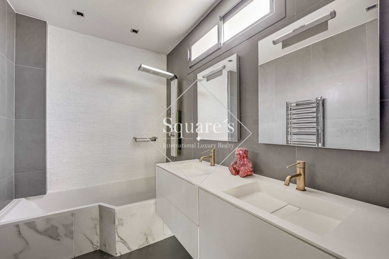 apartment 6 Rooms for sale on Neuilly-sur-Seine (92200)