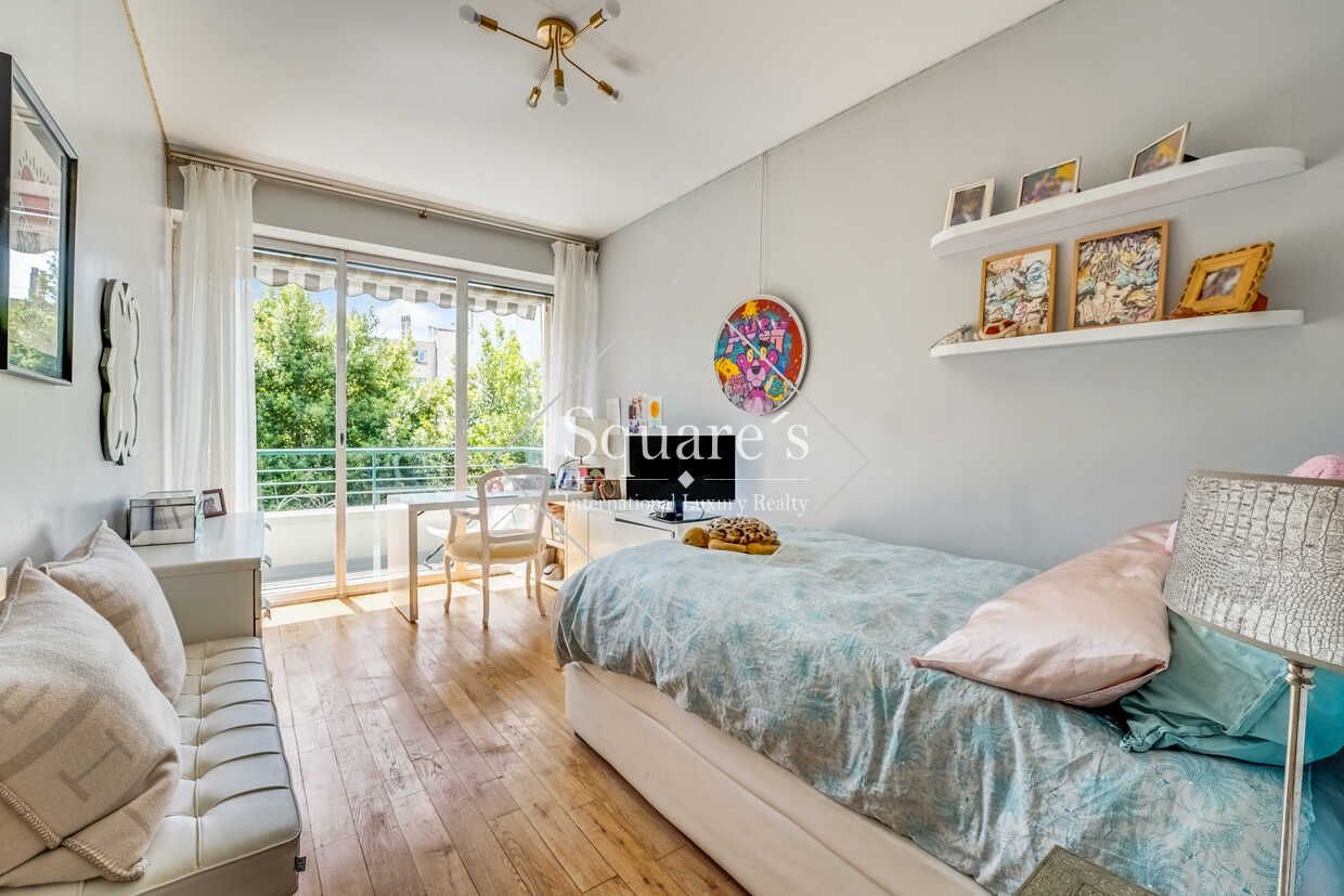 apartment 6 Rooms for sale on Neuilly-sur-Seine (92200)