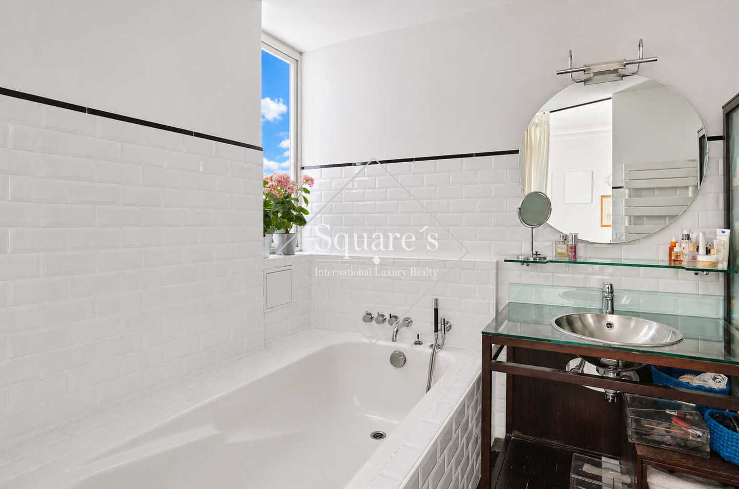 apartment 6 Rooms for sale on Paris 17ème (75017)