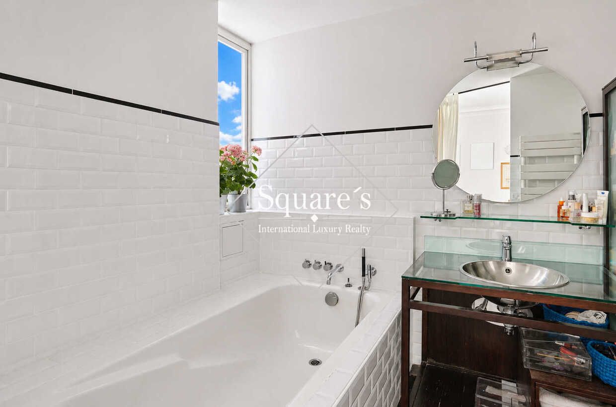 apartment 6 Rooms for sale on Paris 17ème (75017)