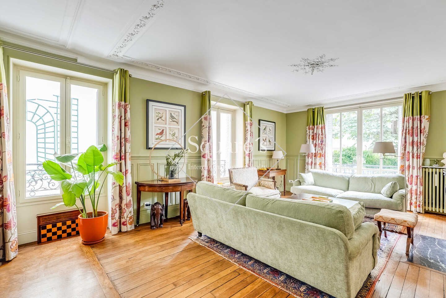 house 9 Rooms for sale on Asnières (92600)