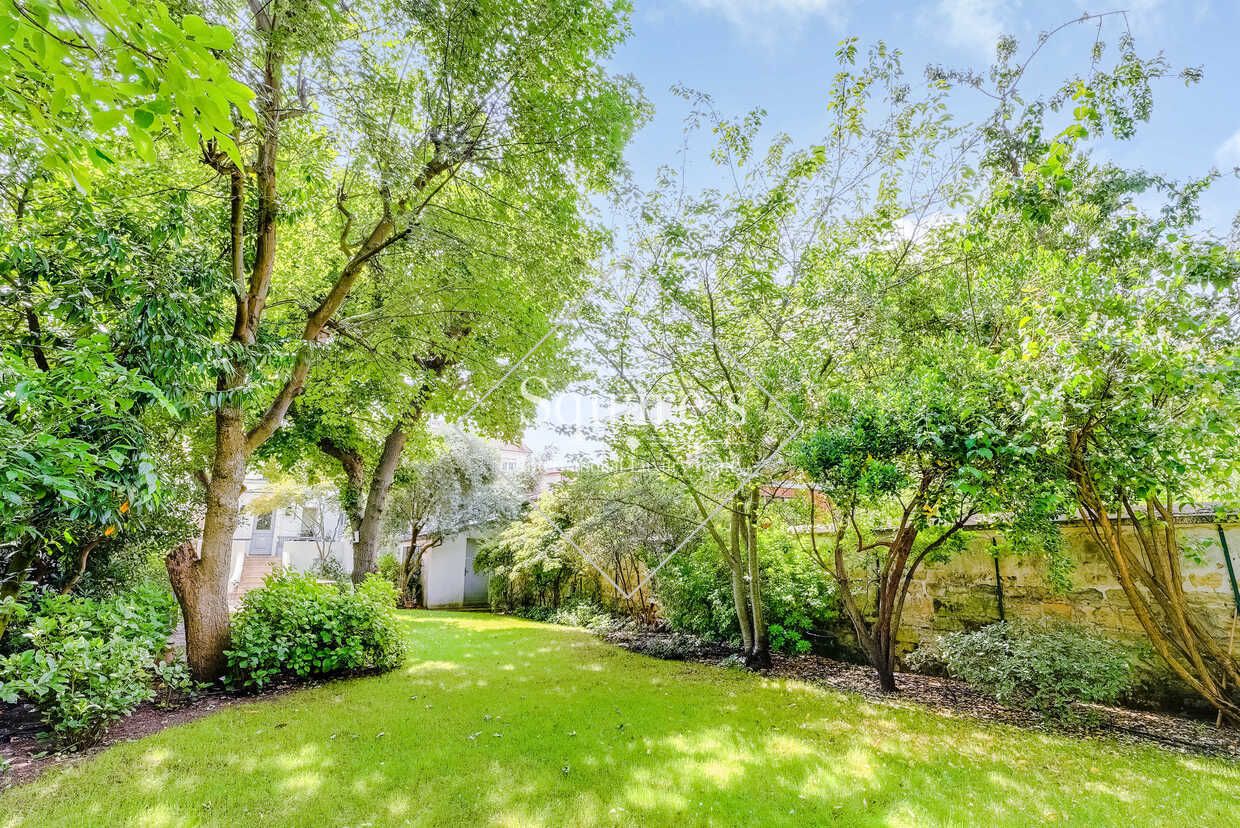 house 9 Rooms for sale on Asnières (92600)