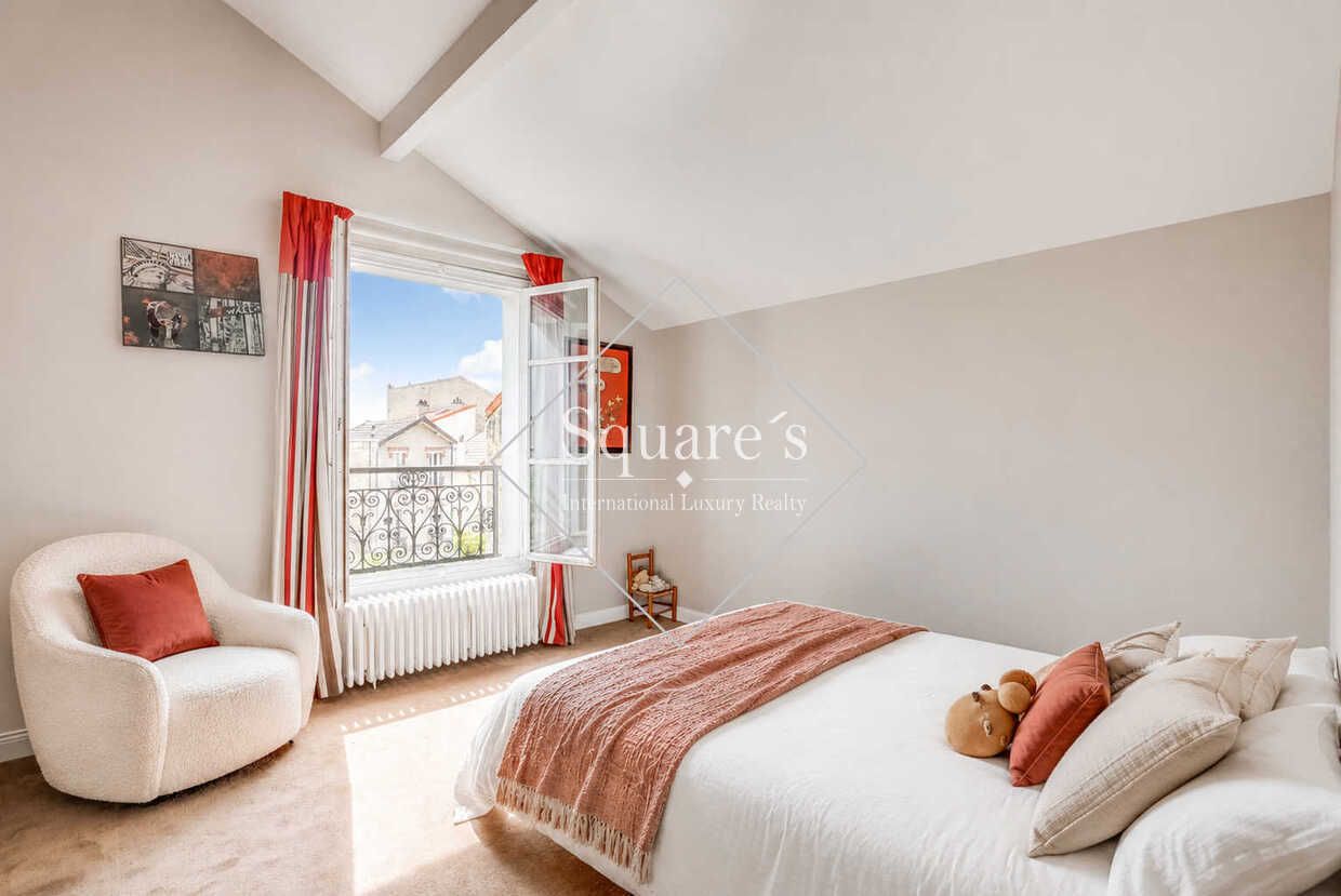 house 9 Rooms for sale on Asnières (92600)
