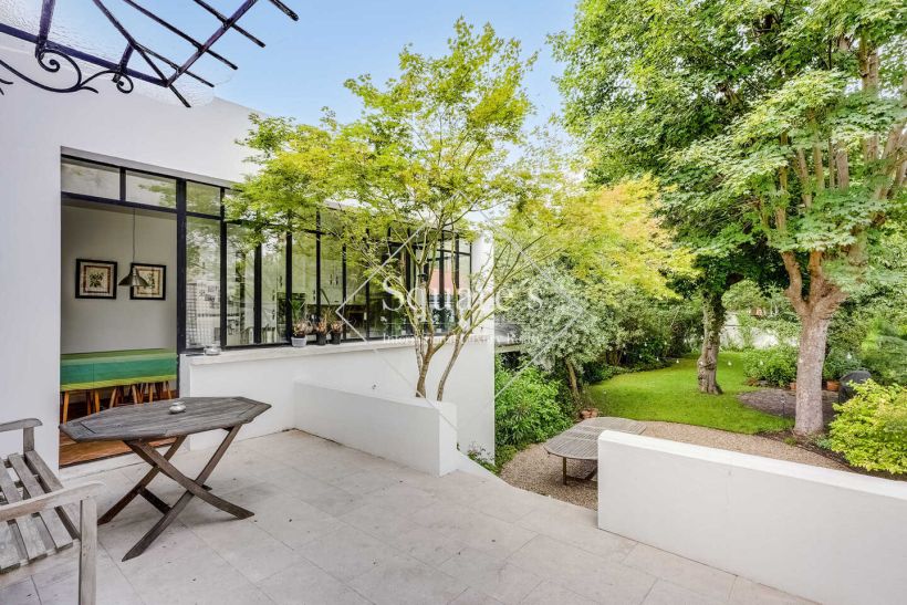 house 9 Rooms for sale on Asnières (92600)