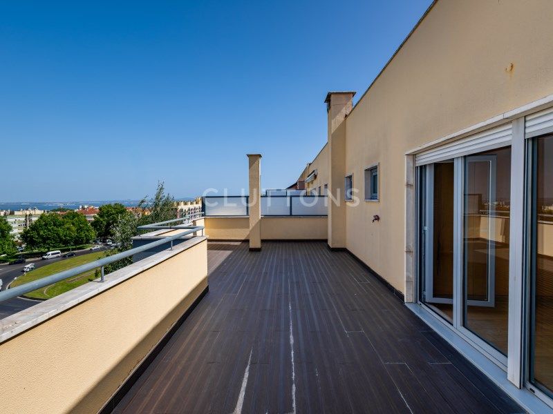 apartment 7 Rooms for sale on Lisboa (1900)