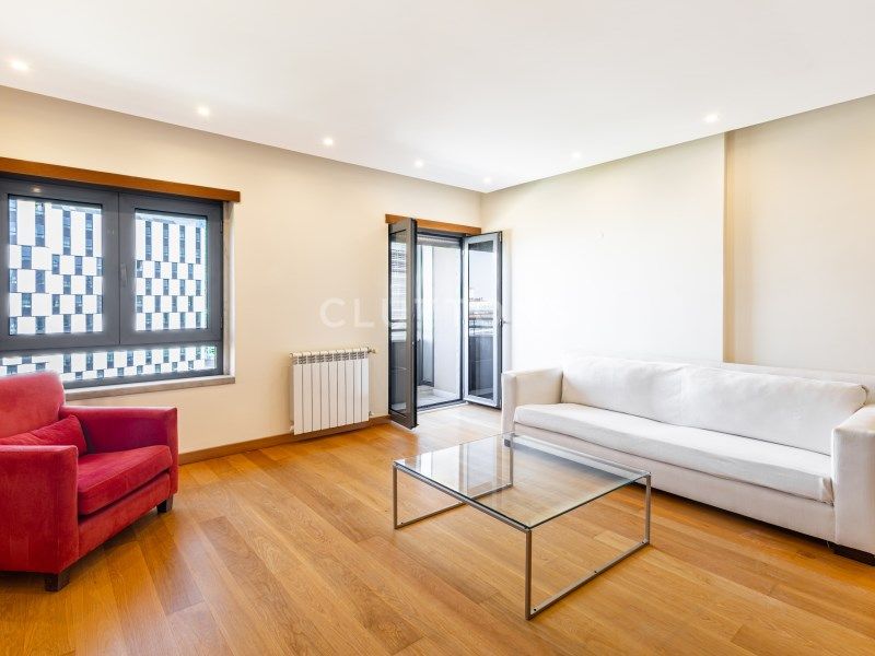 apartment 7 Rooms for sale on Lisboa (1900)