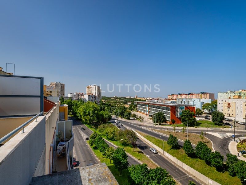 apartment 7 Rooms for sale on Lisboa (1900)