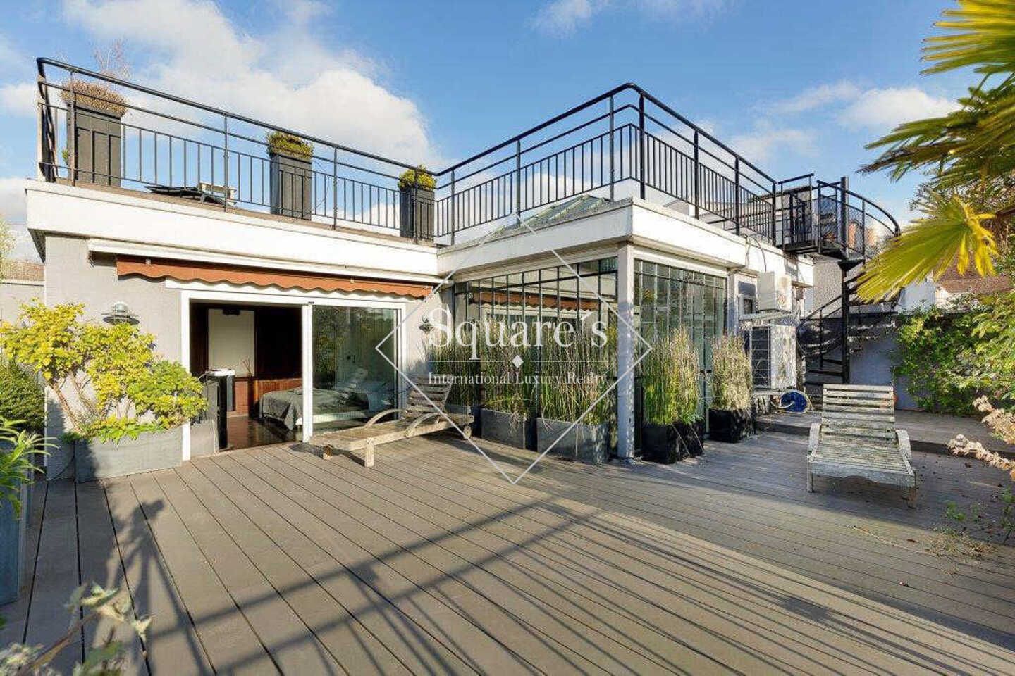 mansion (hôtel particulier) 14 Rooms for sale on Neuilly-sur-Seine (92200)