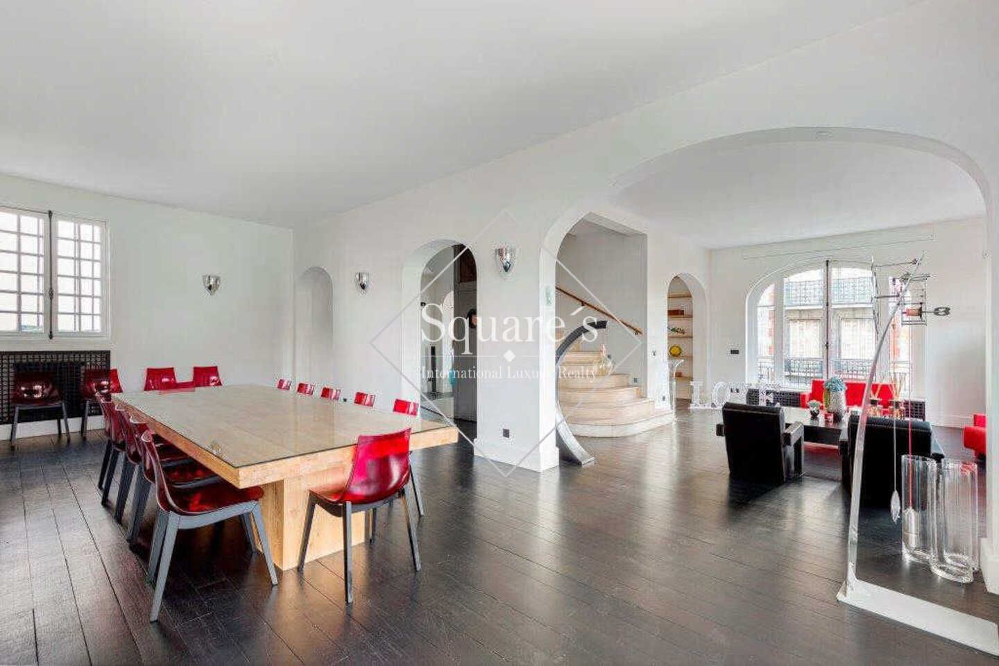 mansion (hôtel particulier) 14 Rooms for sale on Neuilly-sur-Seine (92200)