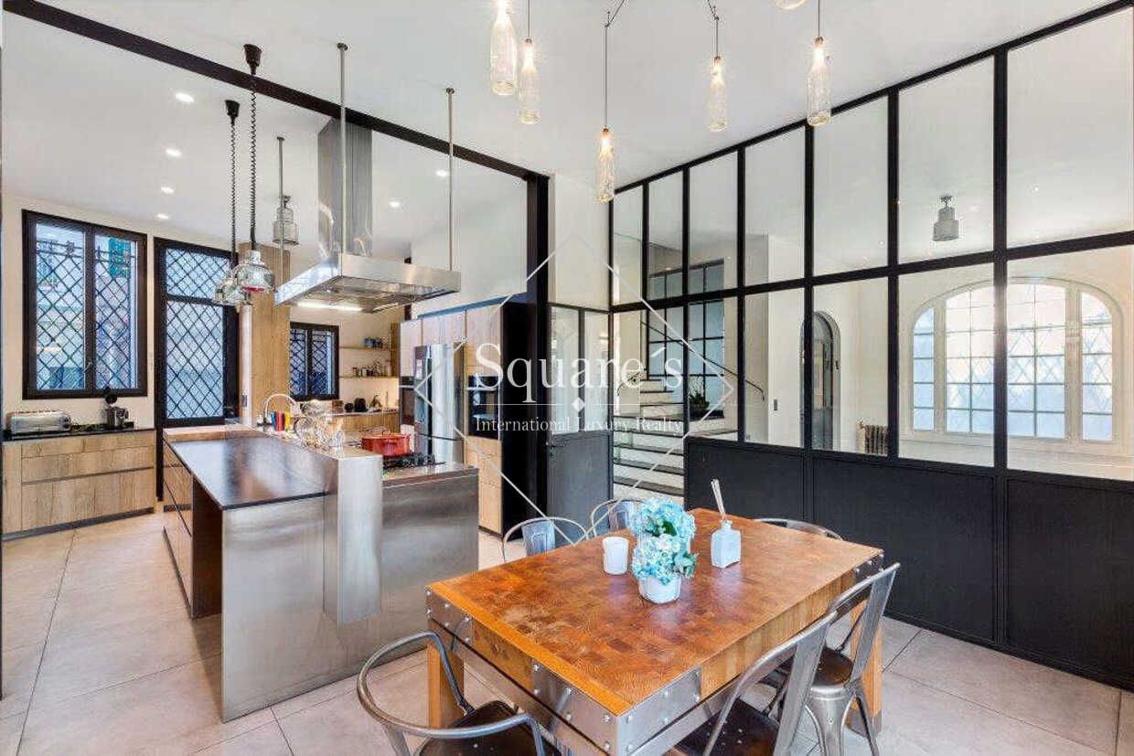mansion (hôtel particulier) 14 Rooms for sale on Neuilly-sur-Seine (92200)