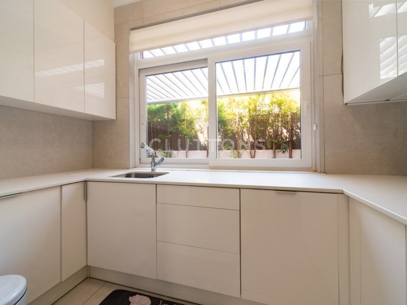 house 10 Rooms for sale on Lisboa (1350)
