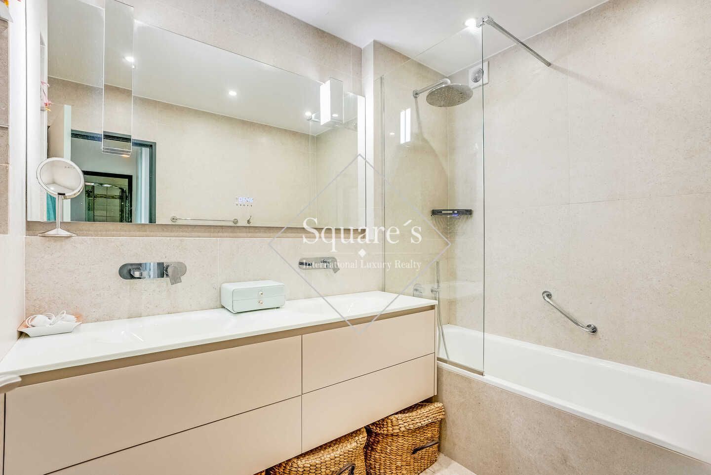 apartment 6 Rooms for sale on Neuilly-sur-Seine (92200)
