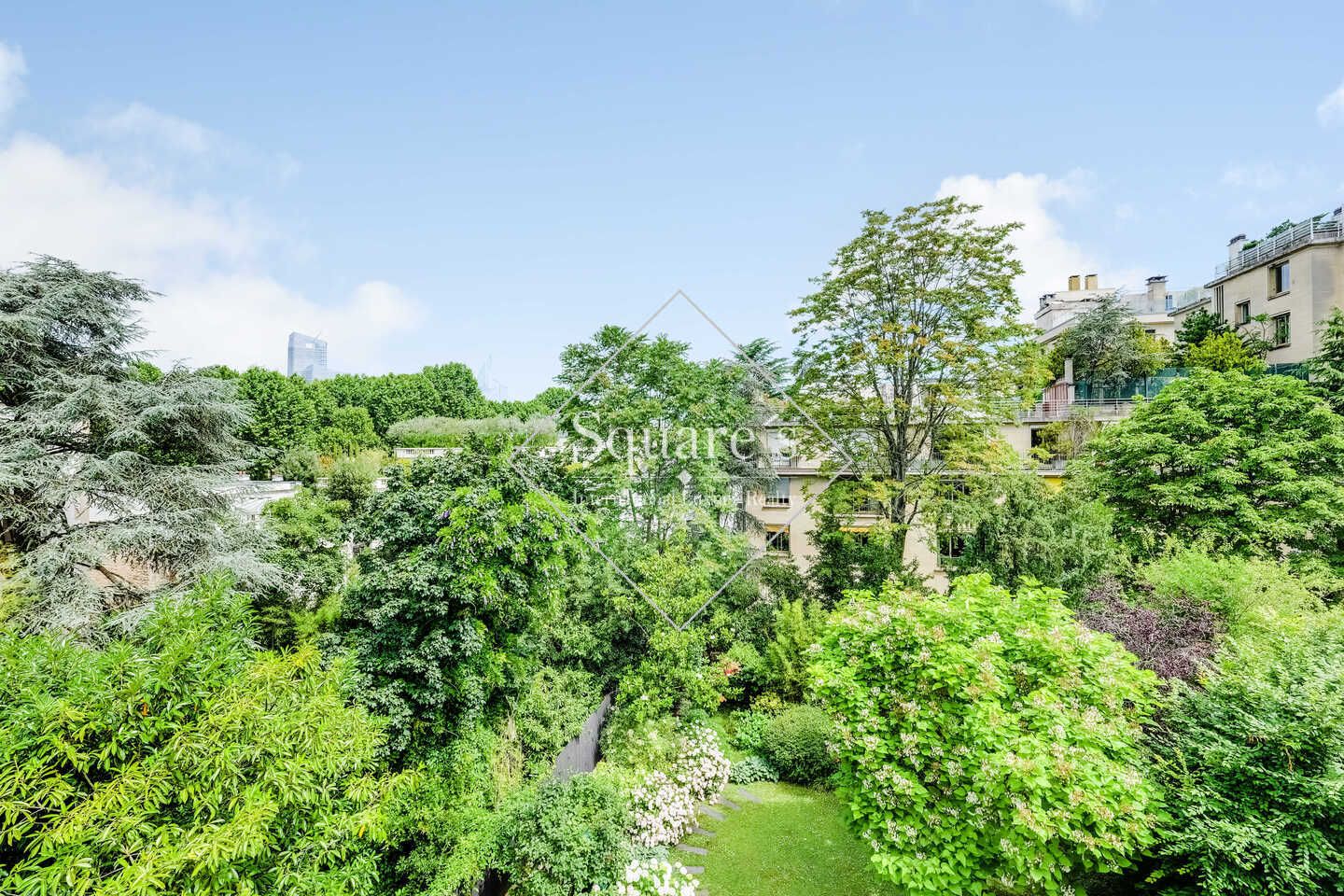 apartment 5 Rooms for sale on Neuilly-sur-Seine (92200)
