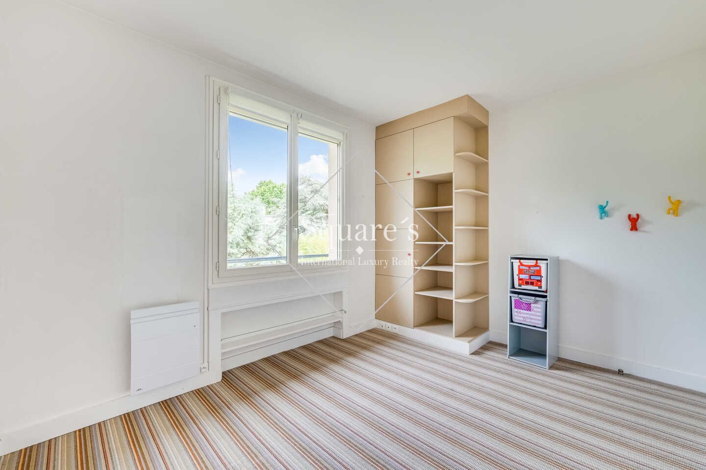 apartment 5 Rooms for sale on Neuilly-sur-Seine (92200)