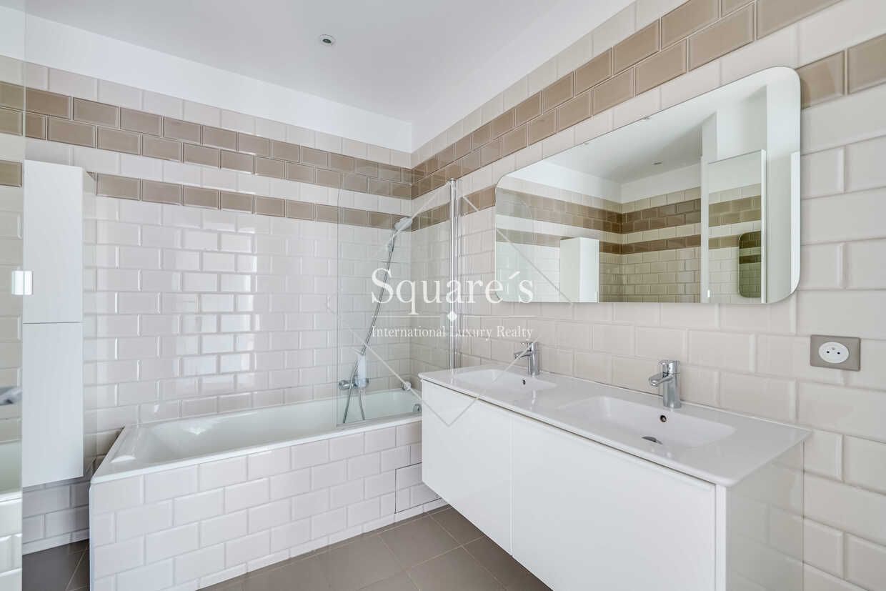 apartment 5 Rooms for sale on Neuilly-sur-Seine (92200)