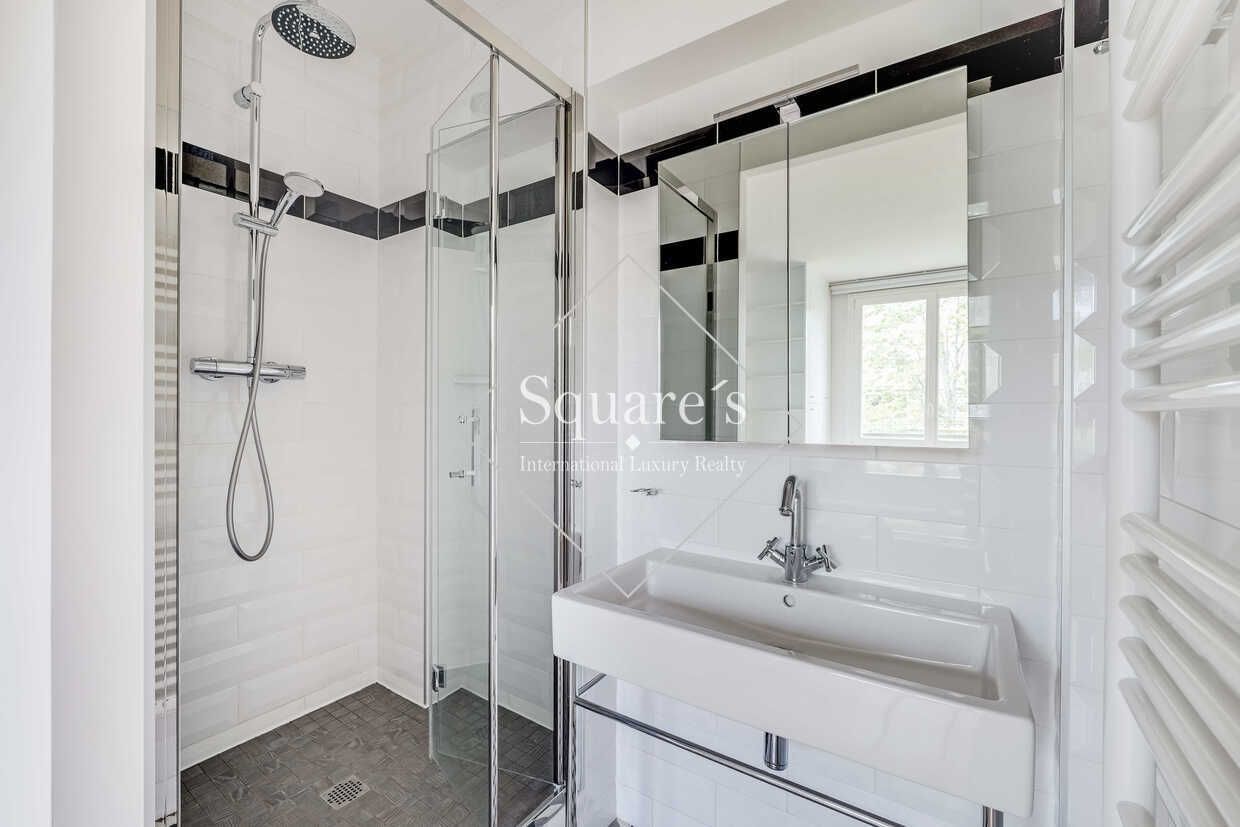apartment 5 Rooms for sale on Neuilly-sur-Seine (92200)