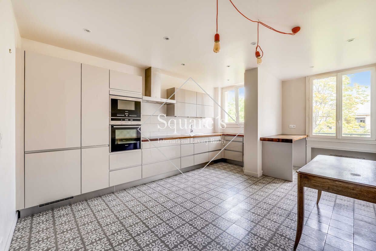 apartment 5 Rooms for sale on Neuilly-sur-Seine (92200)