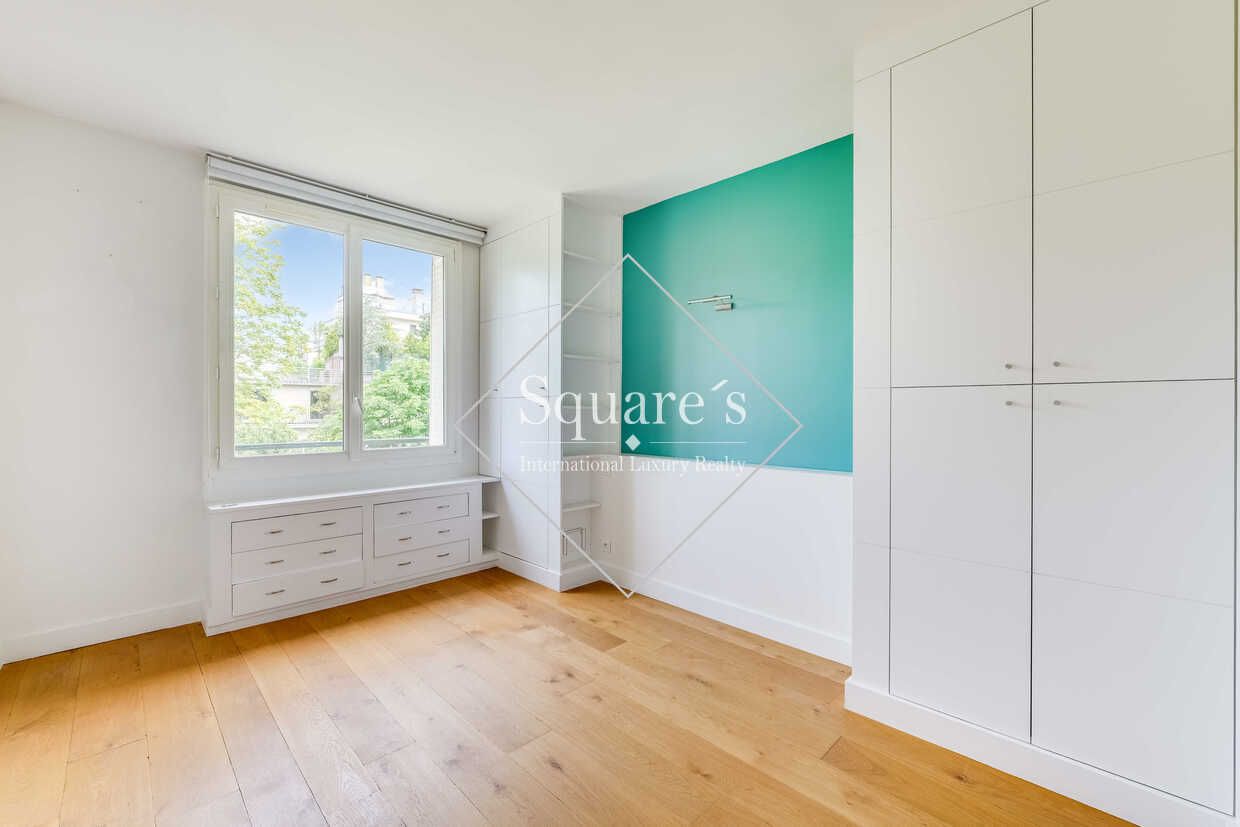 apartment 5 Rooms for sale on Neuilly-sur-Seine (92200)