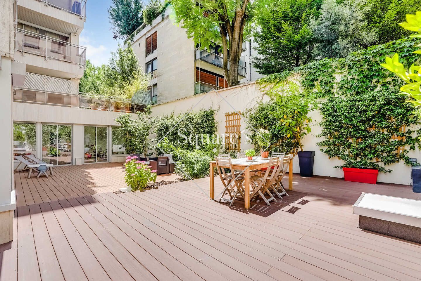 apartment 5 Rooms for sale on Neuilly-sur-Seine (92200)