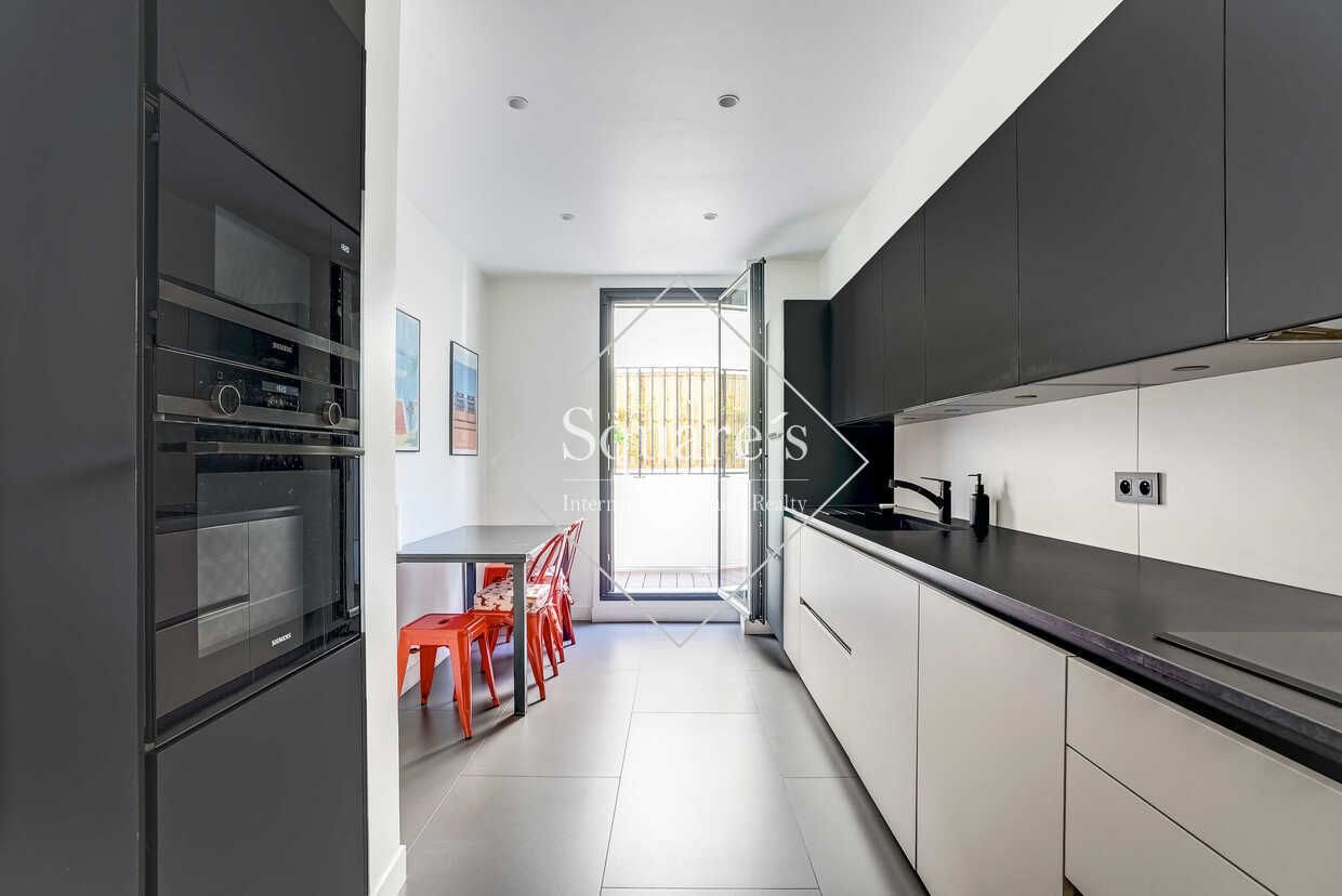 apartment 5 Rooms for sale on Neuilly-sur-Seine (92200)