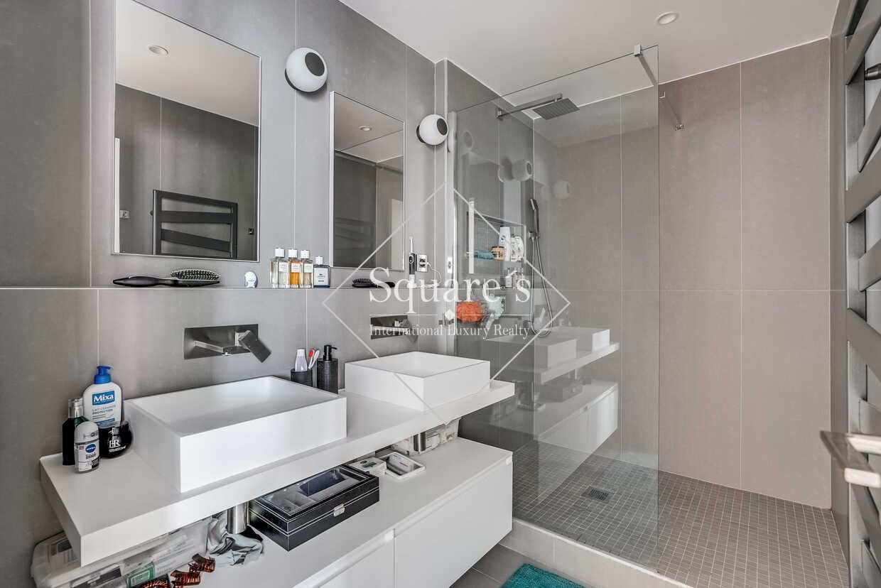 apartment 5 Rooms for sale on Neuilly-sur-Seine (92200)