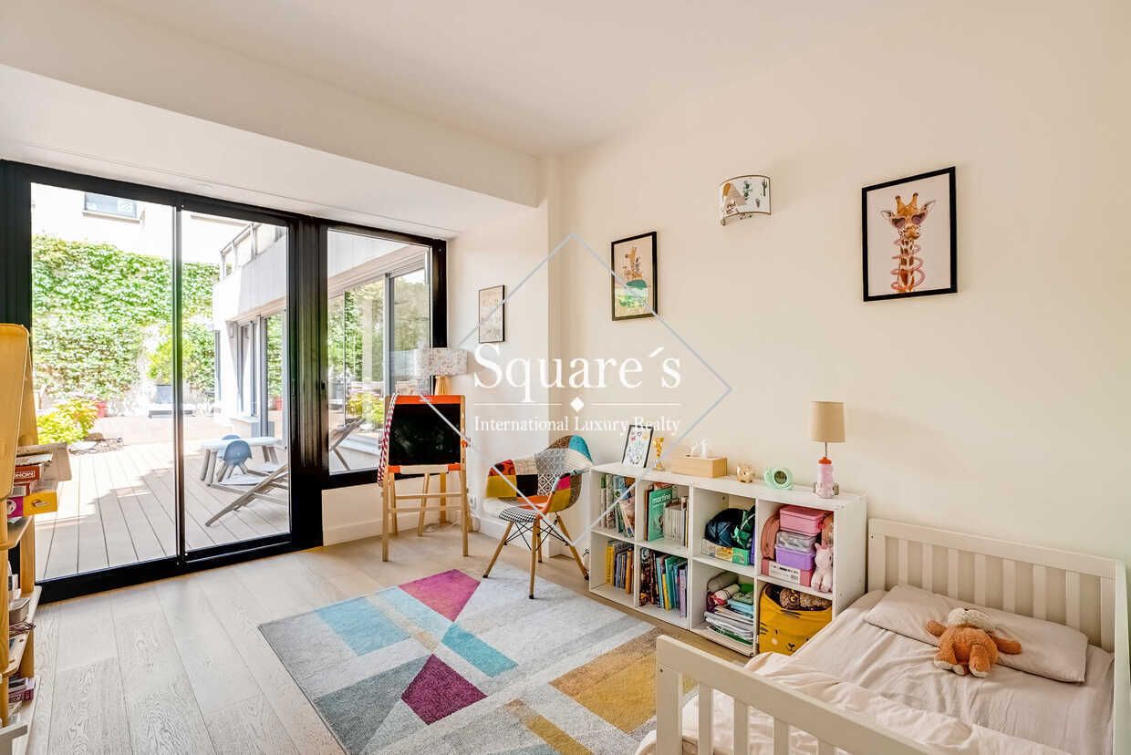 apartment 5 Rooms for sale on Neuilly-sur-Seine (92200)