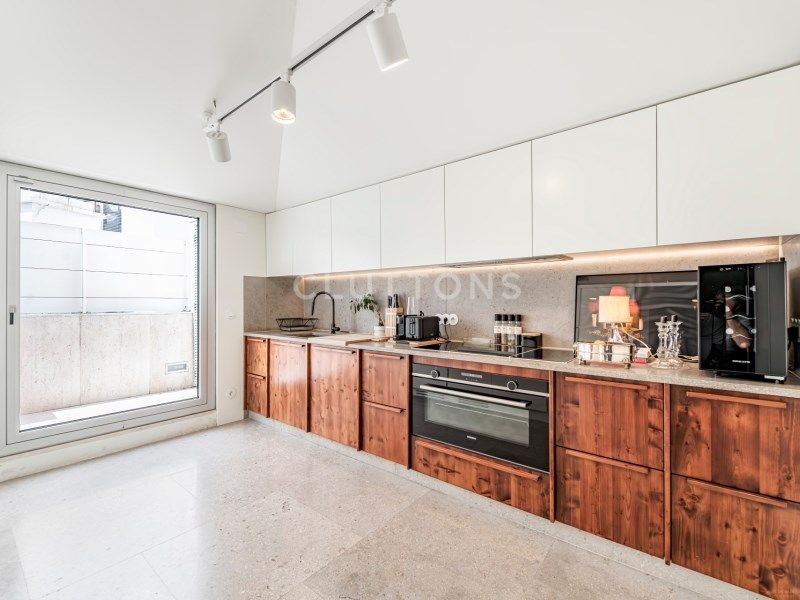 apartment 6 Rooms for sale on Lisboa (1050)