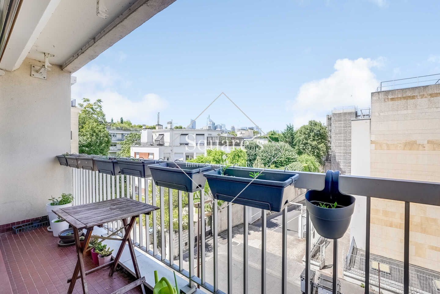 apartment 5 Rooms for sale on Neuilly-sur-Seine (92200)