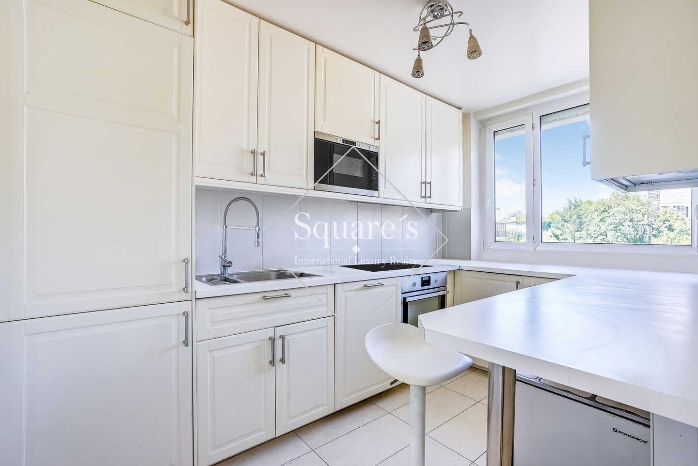 apartment 5 Rooms for sale on Neuilly-sur-Seine (92200)