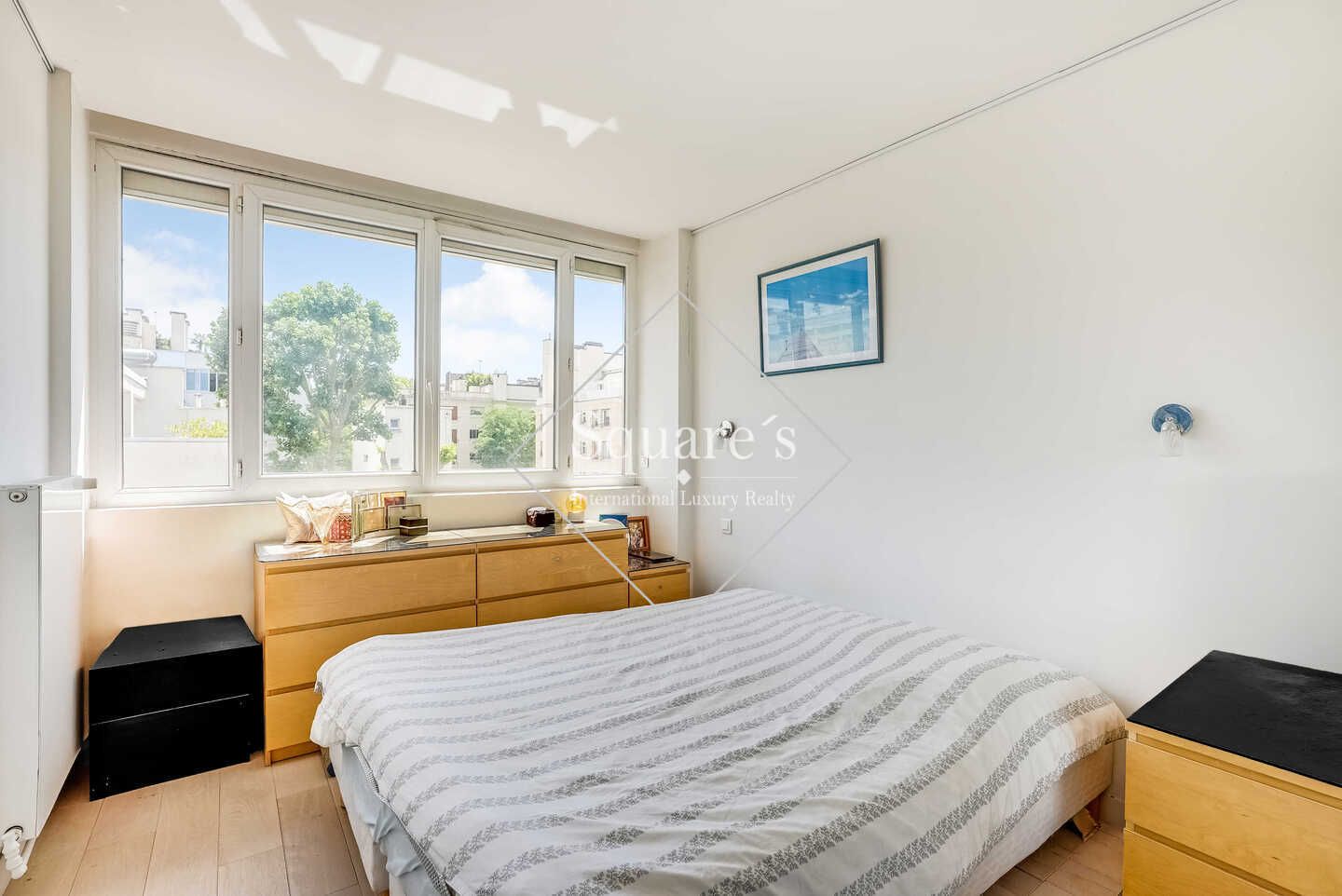 apartment 5 Rooms for sale on Neuilly-sur-Seine (92200)