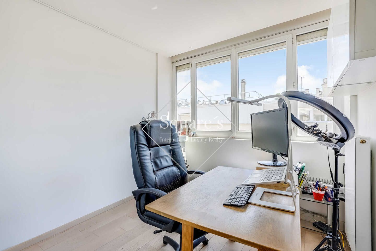 apartment 5 Rooms for sale on Neuilly-sur-Seine (92200)
