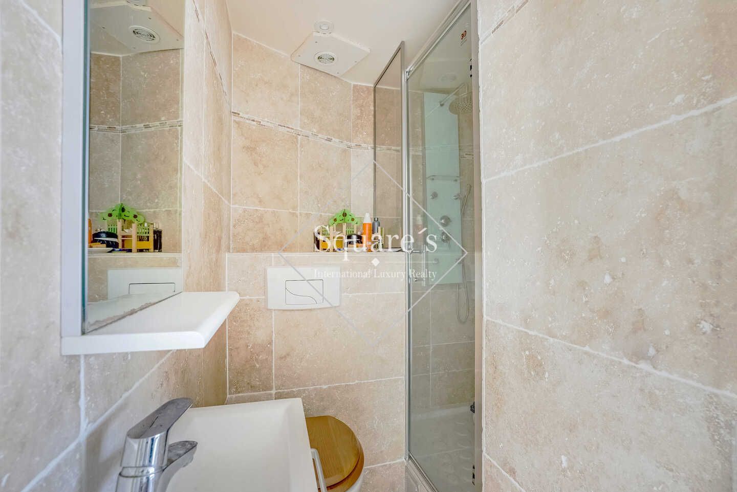 apartment 5 Rooms for sale on Neuilly-sur-Seine (92200)