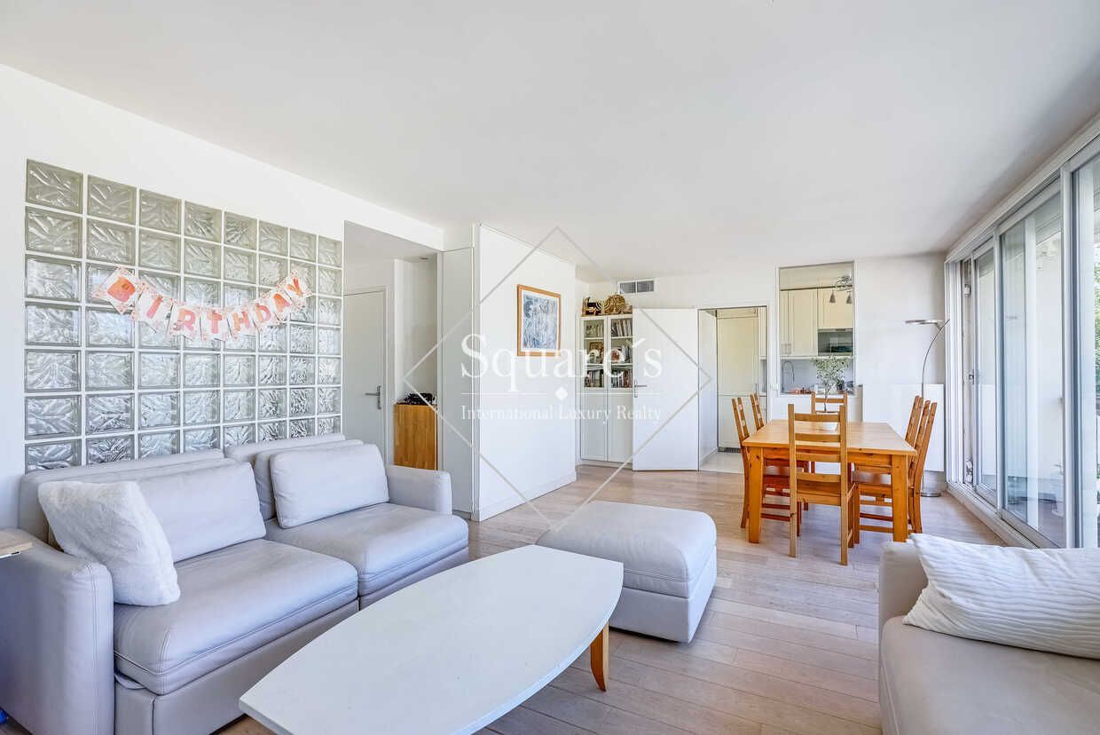apartment 5 Rooms for sale on Neuilly-sur-Seine (92200)