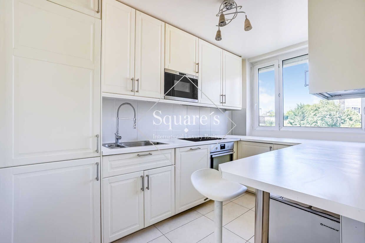apartment 5 Rooms for sale on Neuilly-sur-Seine (92200)